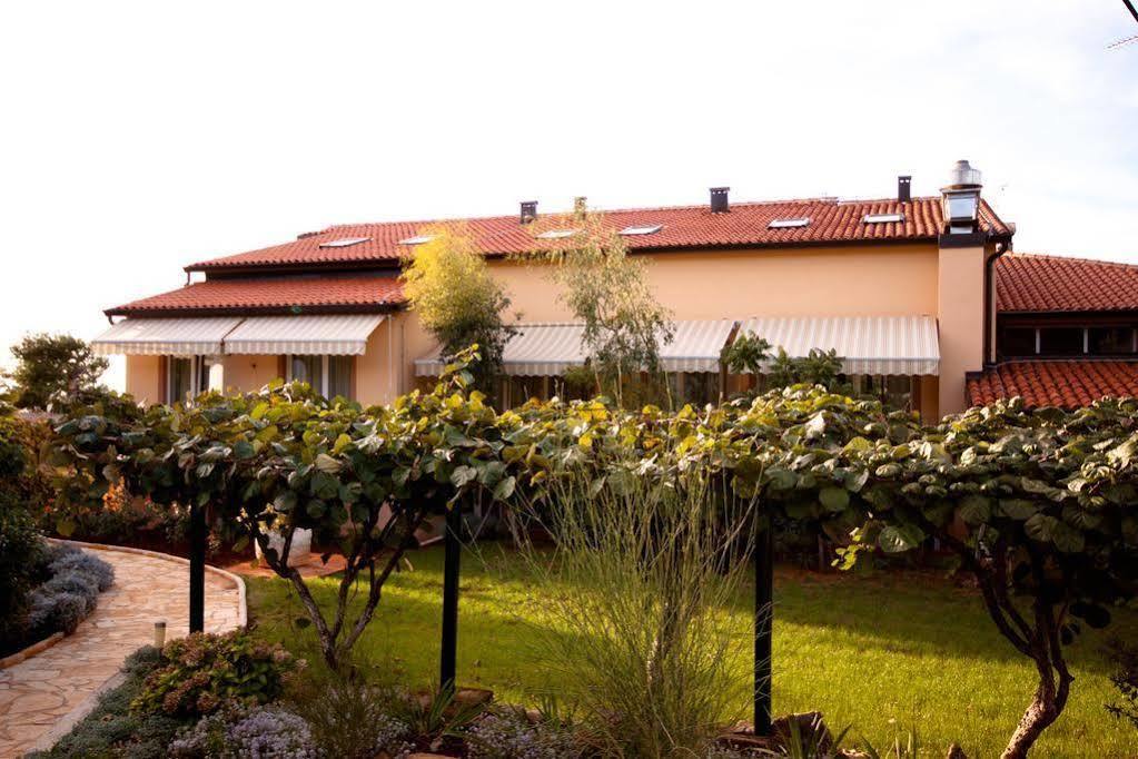 Hotel Zlatna Vala Umag Exterior photo
